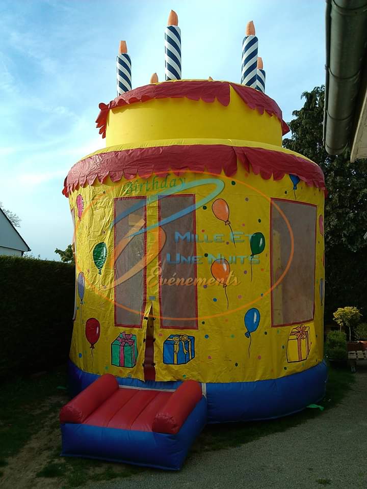Décoration de fête gonflable gâteau d'anniversaire extérieur personnalisable