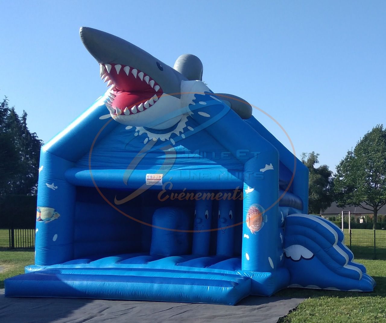 Costume requin gonflable - Paradis des tenues de festival