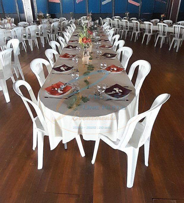 TABLE OVALE DE  0.90cm DE LARGE