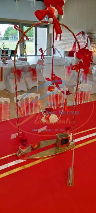 CENTRE DE TABLE ARCHE ROUGE ET OR