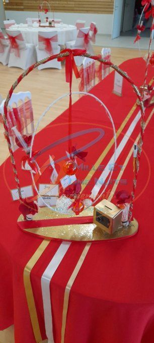 CENTRE DE TABLE ARCHE ROUGE ET OR
