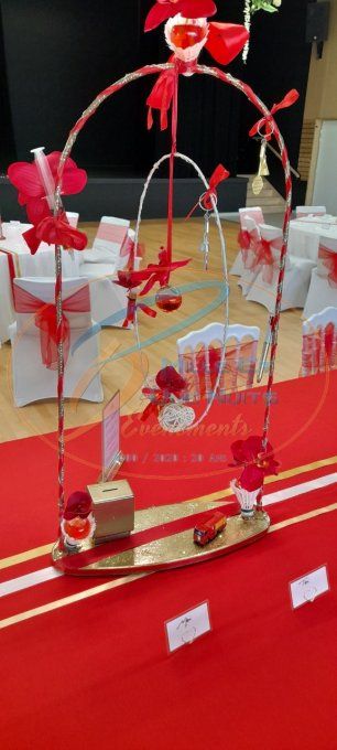 CENTRE DE TABLE ARCHE ROUGE ET OR