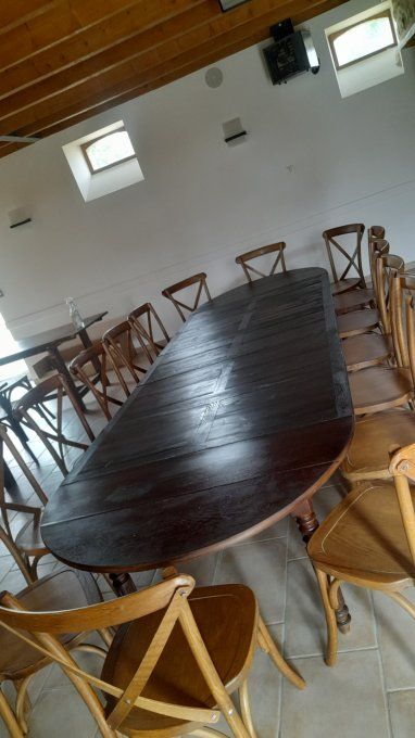 TABLE D'HONNEUR EN BOIS OVALE JUSQU'A 16 PERSONNES