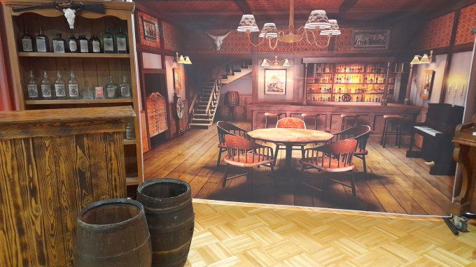 TOILE DE FOND WESTERN SALOON