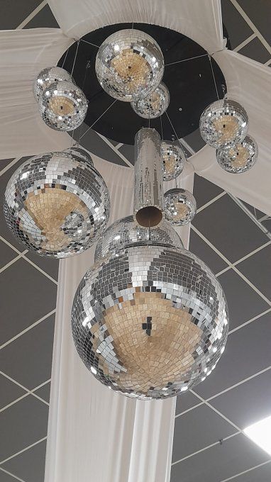 Location boule à facette de 10cm à 1mètre de diamètre.