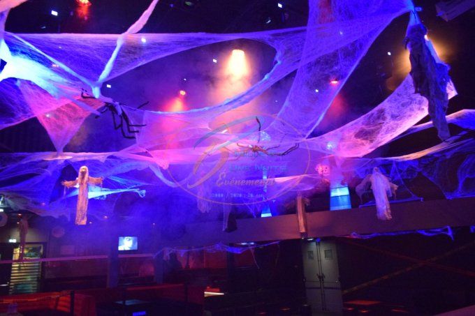 DECORATION HALLOWEEN CLE EN MAIN