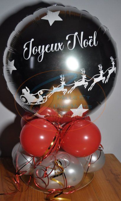 Bouquet de ballon de Noël à l'air.