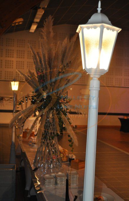 LAMPADAIRE BLANC EN METAL DE 2m