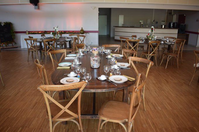 TABLE D'HONNEUR EN BOIS OVALE 12 PERSONNES