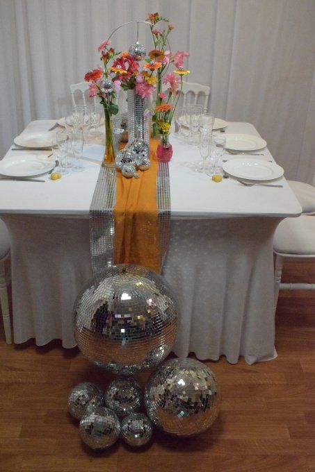 Location boule à facette de 10cm à 1mètre de diamètre.