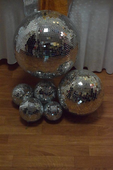 Location boule à facette de 10cm à 1mètre de diamètre.