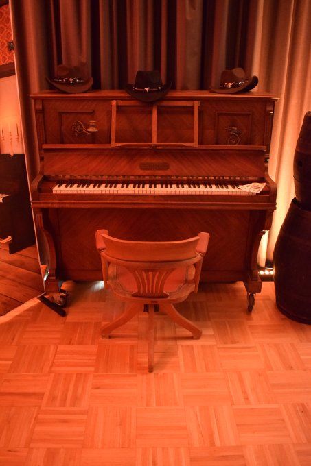 PIANO ELEMENT DE DECORATION