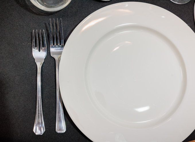 ASSIETTE PORCELAINE BLANCHE ELEGANTE