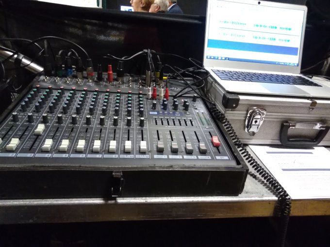 console yamaha mx12/4