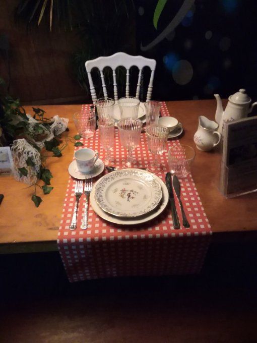 TABLE PLATEAU BOIS PIED METAL