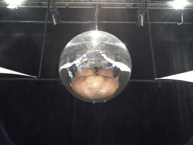 Location boule à facette de 10cm à 1mètre de diamètre.