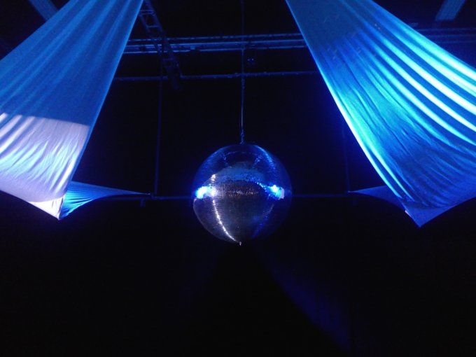 Location boule à facette de 10cm à 1mètre de diamètre.
