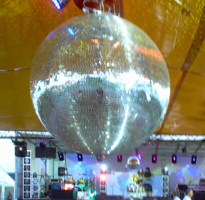 Location boule à facette de 10cm à 1mètre de diamètre.