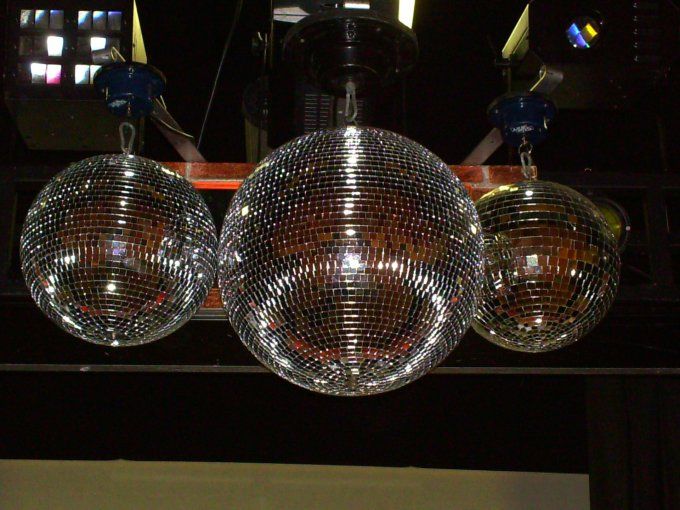 Location boule à facette de 10cm à 50cm de diamètre.