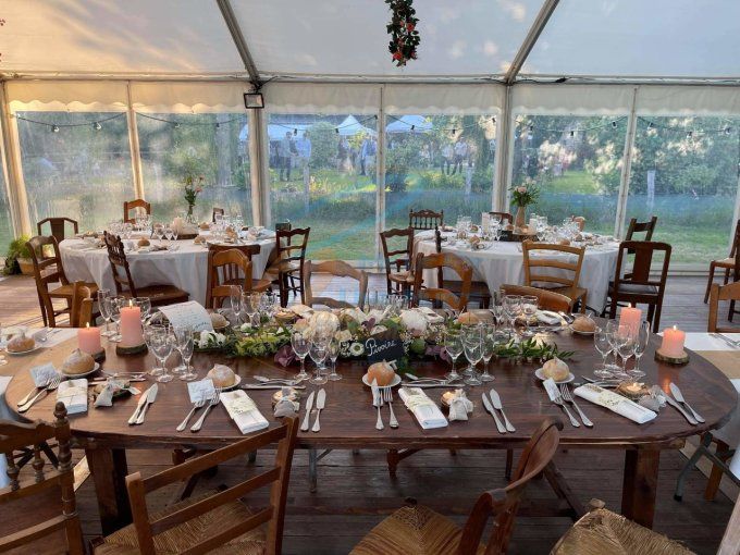TABLE D'HONNEUR EN BOIS OVALE 12 PERSONNES