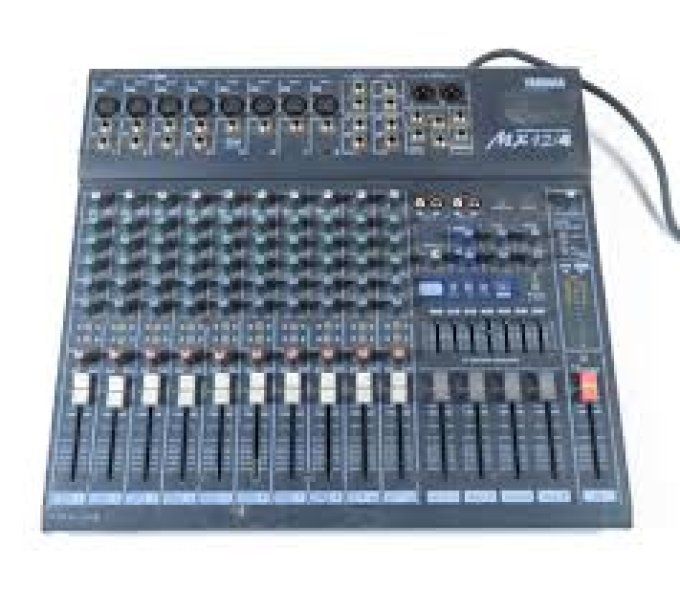 console yamaha mx12/4