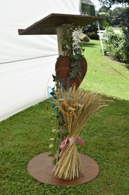 ARCHE DE CEREMONIE LAIQUE "MARIANNE" AVEC SON PUPITRE